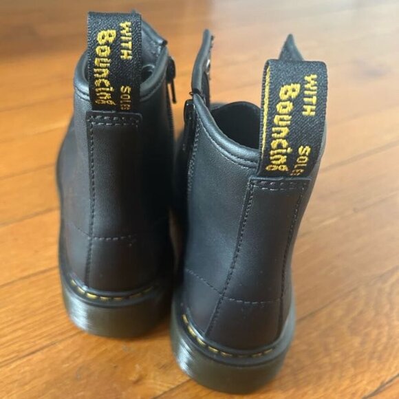 Dr. Martens 1460 Original Black Leather Lace Up Boots | Size 4 Boy & 5 Girl - Picture 4 of 5